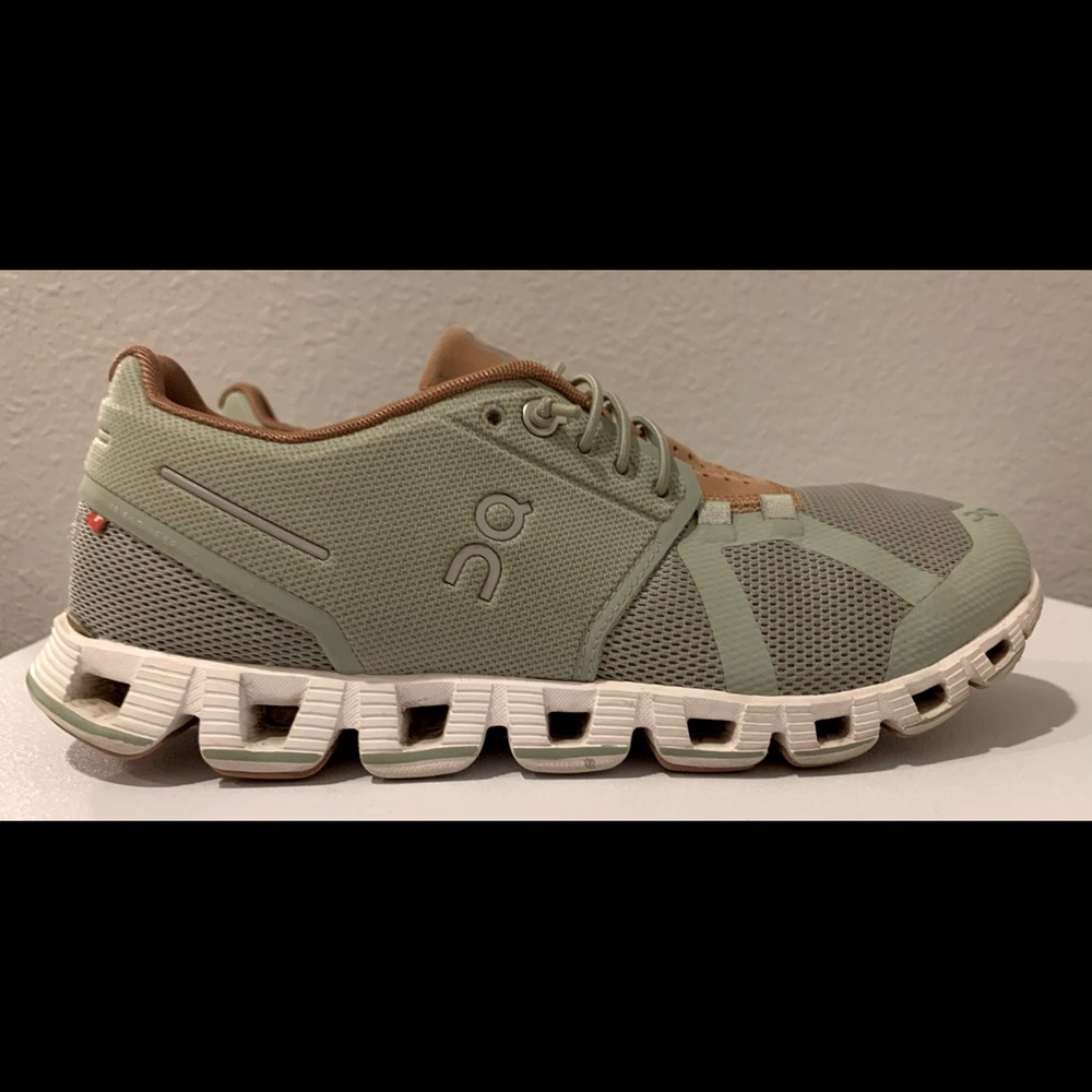 On Cloud Shoe Size 8 leaf/mocha